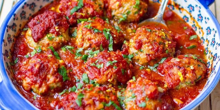 طرز تهیه کوفته گوشت مرغ با سبزیجات تازه و ادویه‌های طبیعی