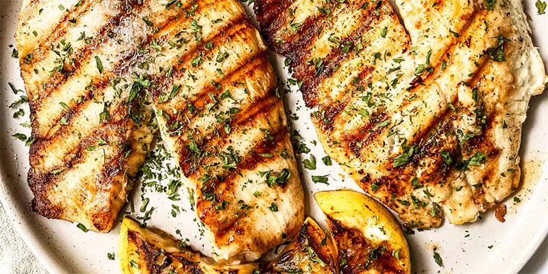 طرز تهیه فیله ماهی گریل با سبزیجات و سس لیمو و زعفران