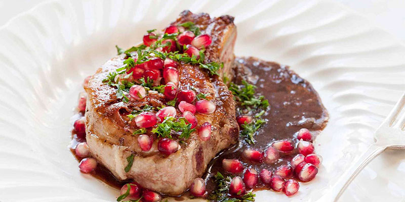 طرز تهیه استیک بوقلمون با سس انار و گردو