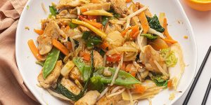 طرز تهیه خوراک مرغ با سس نارنج و سبزیجات معطر