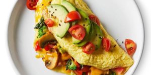 طرز تهیه املت پروتئینی با تخم مرغ و مرغ